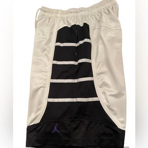 Jordan 11 Shorts - XL